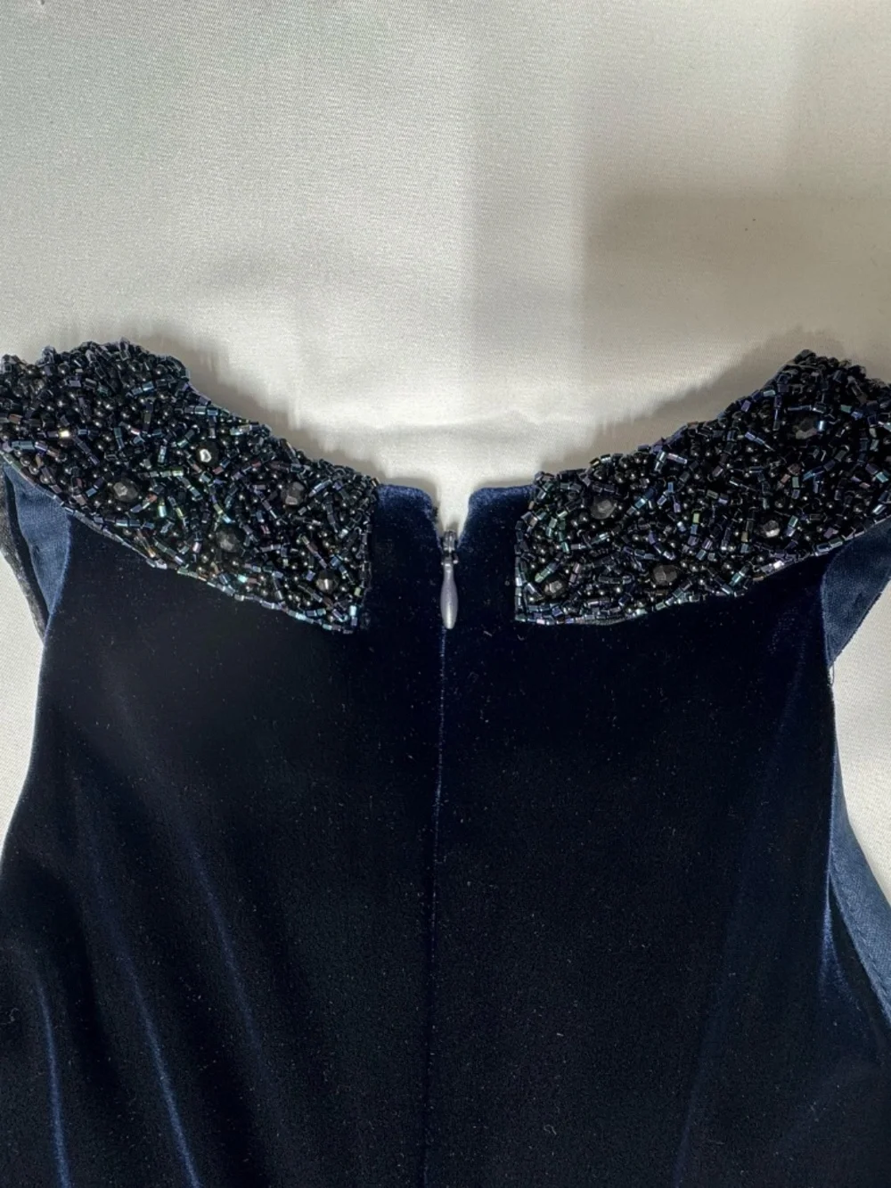 Alex Evenings Vintage Navy Blue Velvet Sleeveless With Beaded Neckline - Size 10 - Picture 7 of 12